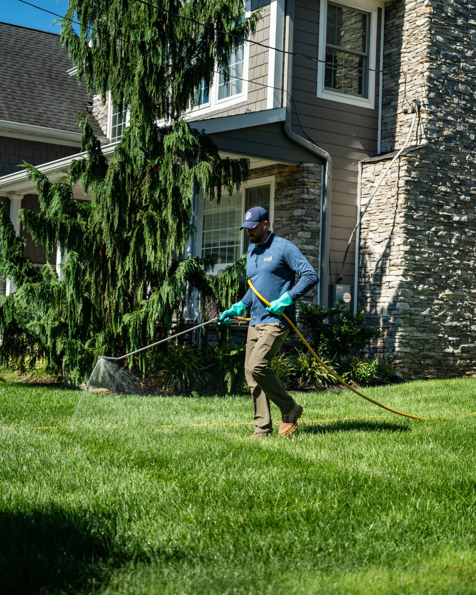 GreenStripe technician at work on a Northern New Jersey lawn